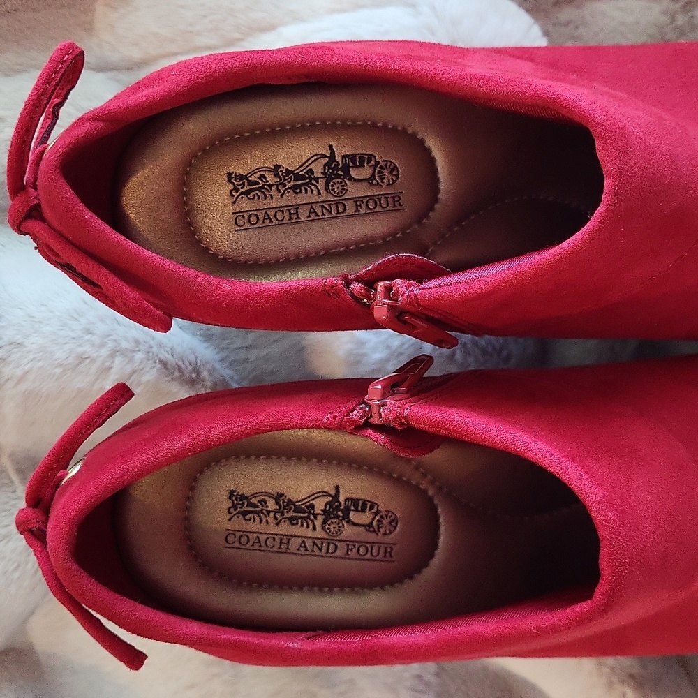 Coach and Four Delicious Bows Booties - Picture 6 of 9